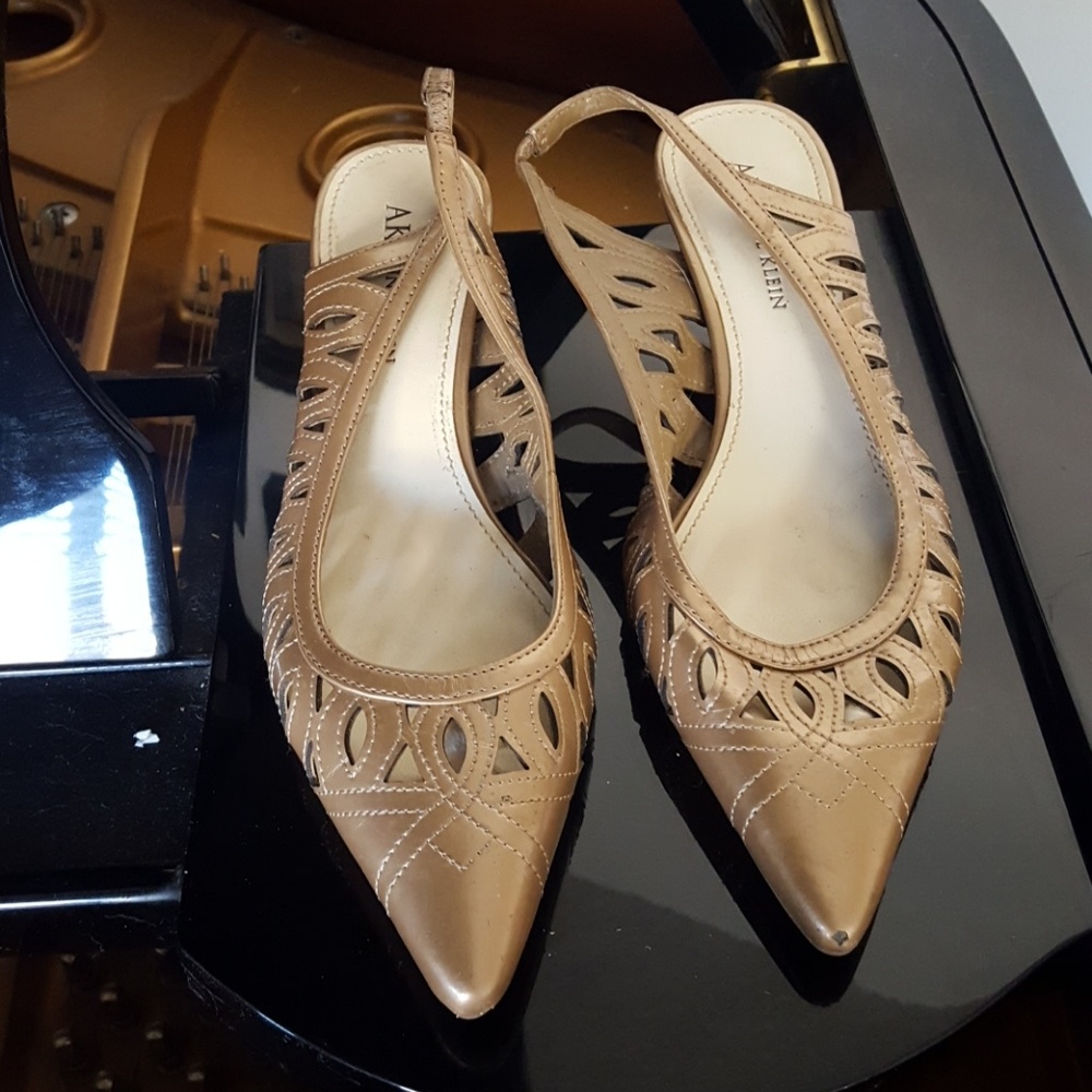 7 for $50 Retro Anne Klein slingbacks